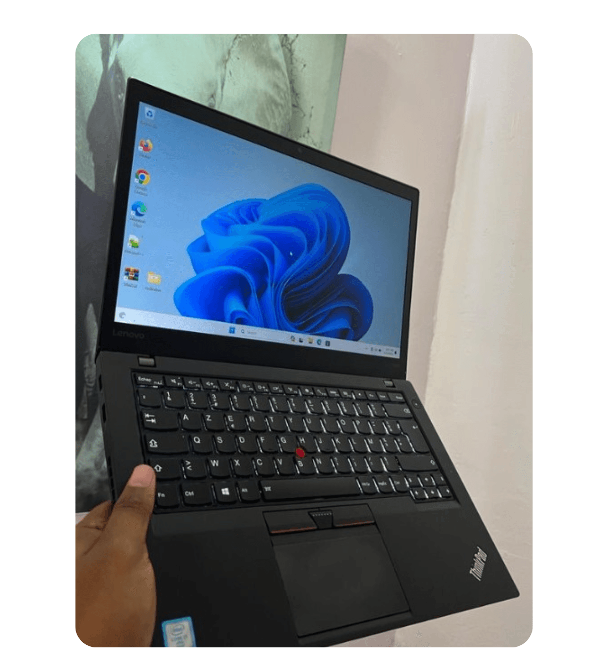 Lenovo ThinkPad T460s laptop (Core i7-6600U-2.8 GHz, 8/256 GB) 14-In Full HD