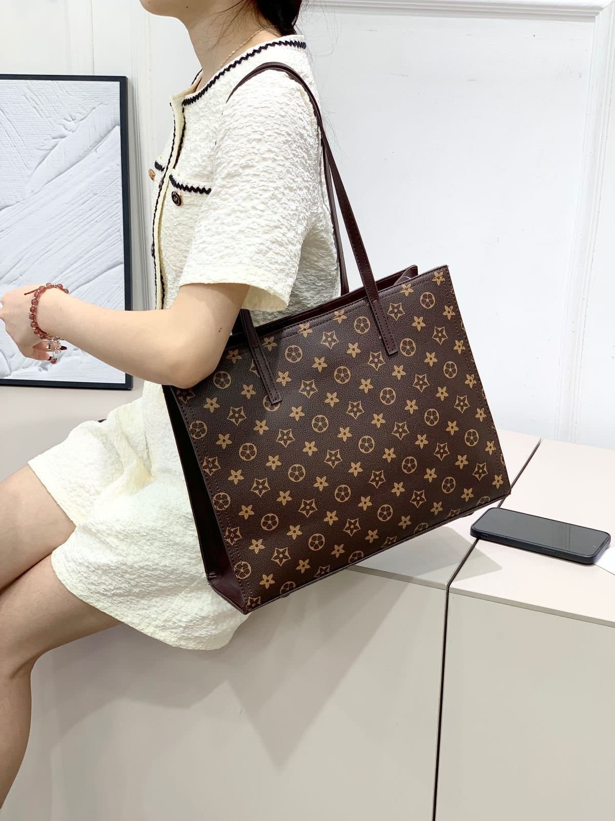 061# Whitesun Classy Black chiq Ladies slim fit laptop handbag fit 14″ inches laptop colleagues gift wife gift santa gift pack present girlfriend’s gift present Thumbnail 2