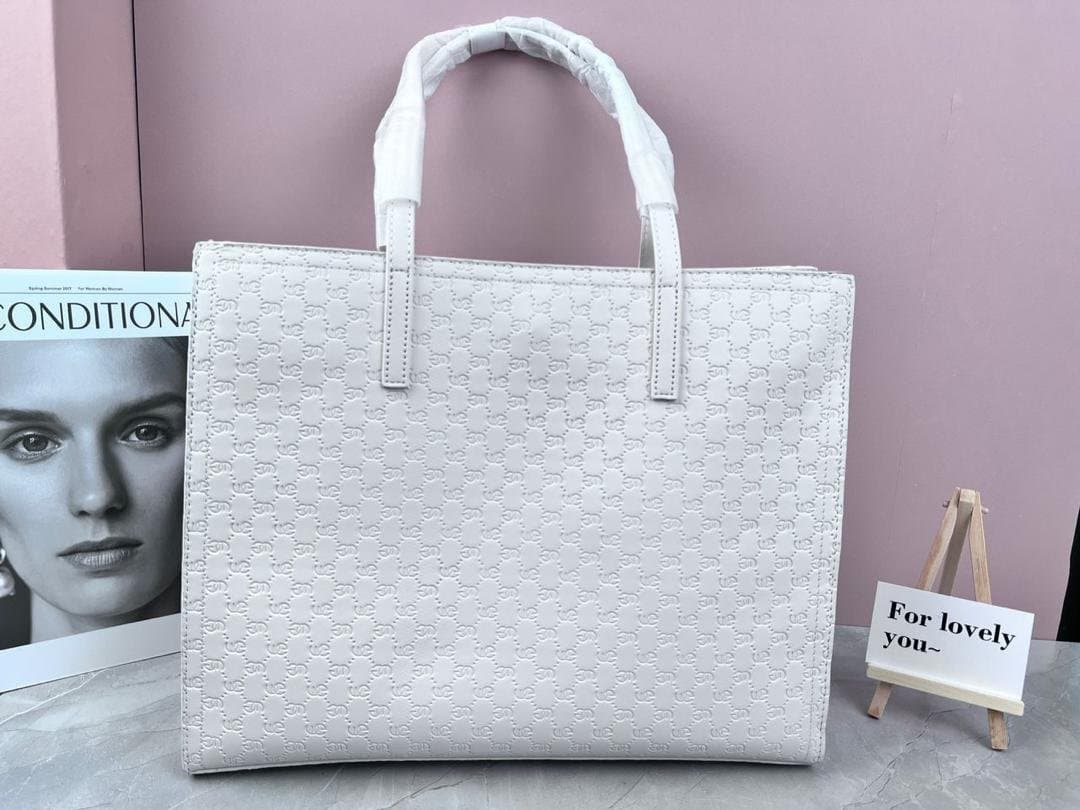 062# Whitesun Classy chiq White ladies handbag unique gift for mom wife sister auntie colleagues santa gift pack present Christmas present girlfriend’s gift present