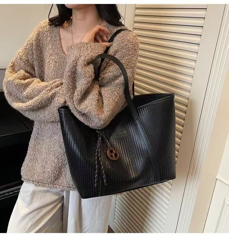 059# Whitesun Braided Luxe Tote – Textured Brown Carryall with Keychain Accent-Black