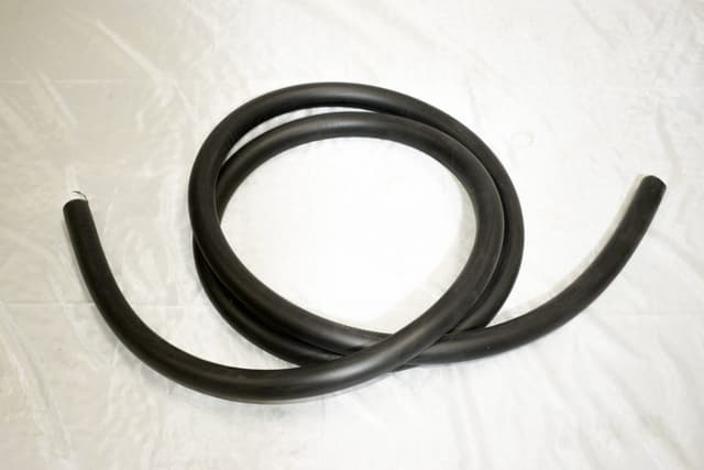 vacuum-hose-black-red